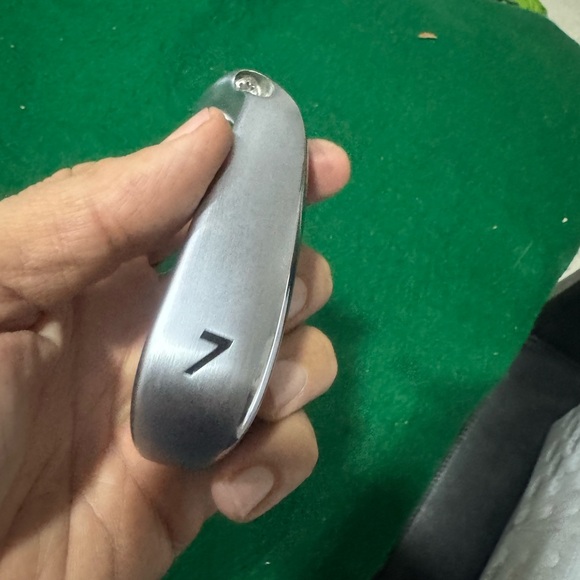 Tour  Edge Iron 7 Heads New 
Available in right and left handed - Picture 8 of 16